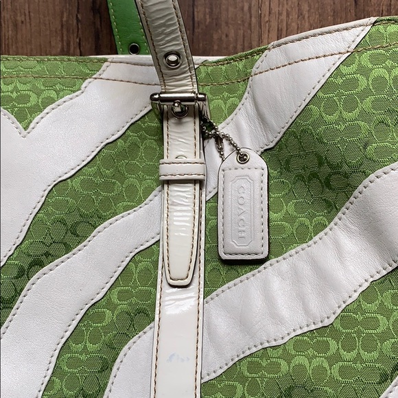 Coach Over the Should Bag - Picture 2 of 5